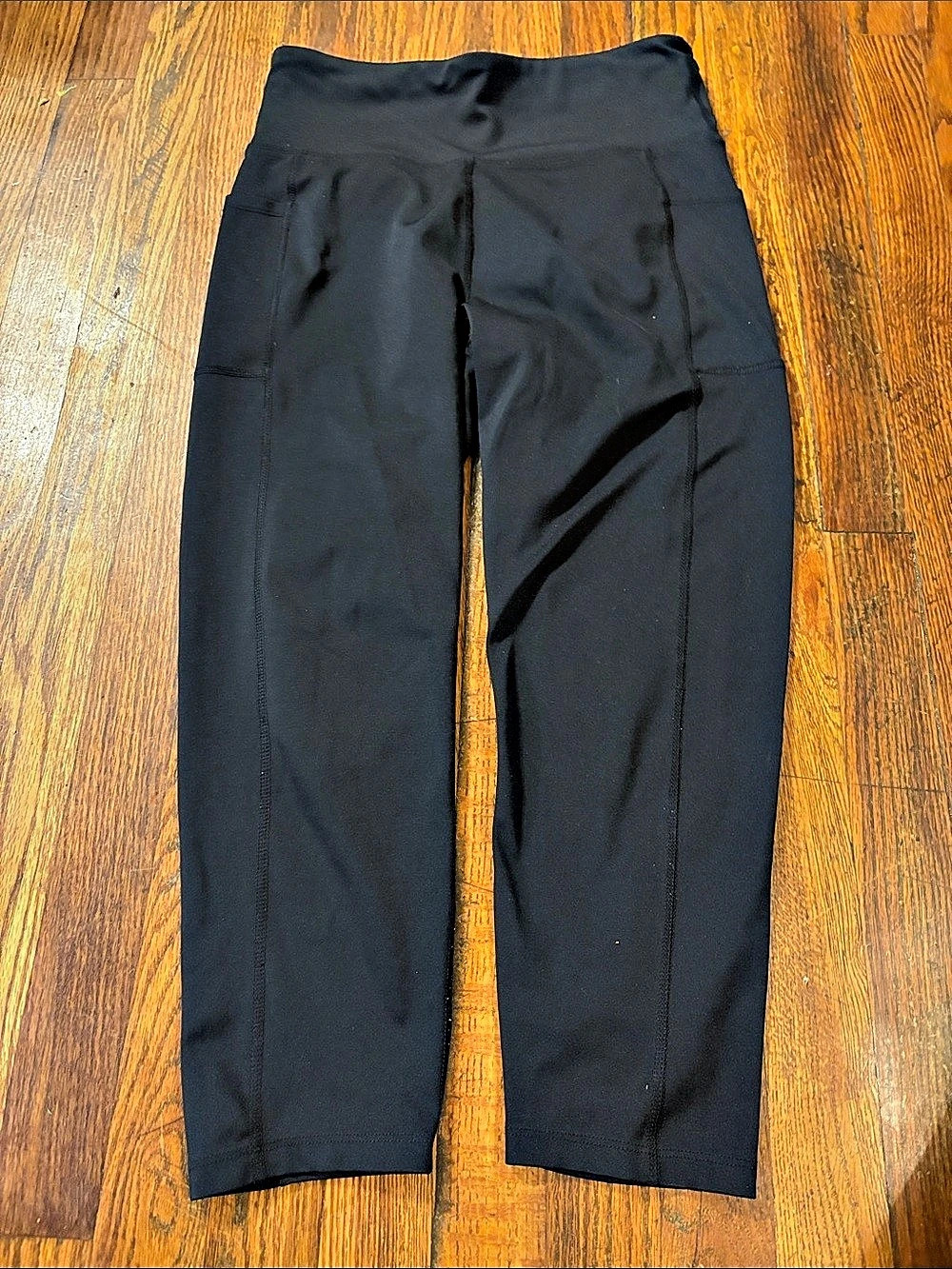 🎉Bally Black Cropped Leggings with Pockets!